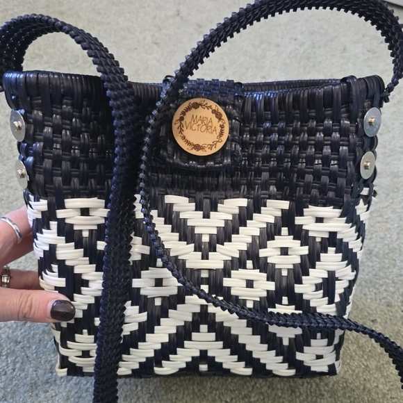 Maria Victoria handmade bag in Mexico.  Navy blue and white - Picture 7 of 7